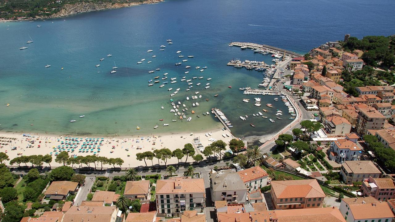 Un’altra estate a Marina di Campo, il borgo di pescatori ora perla del turismo