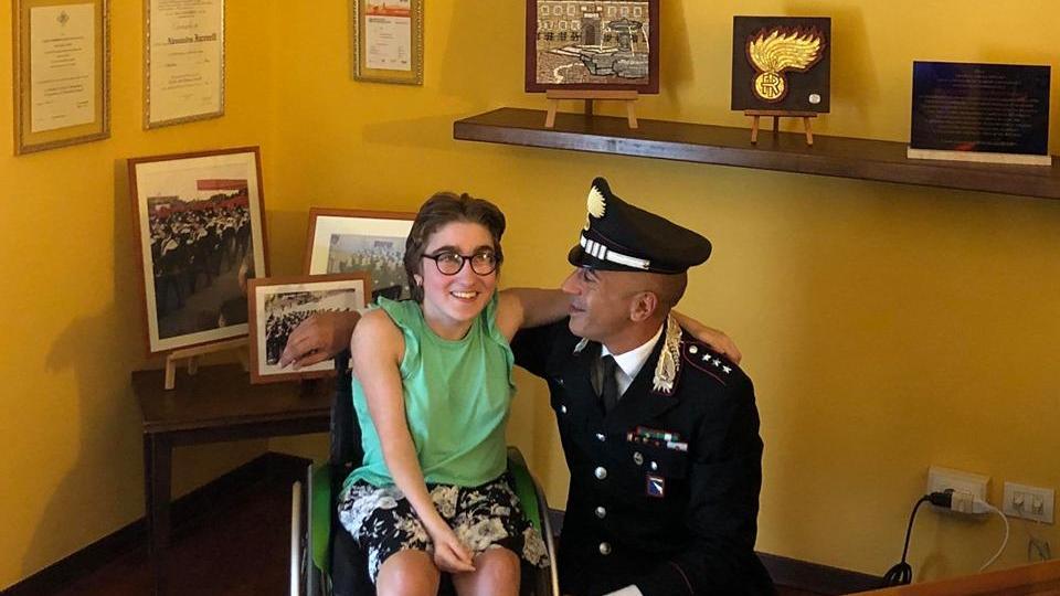 Carpi, Cristina realizza il suo sogno di visitare la caserma