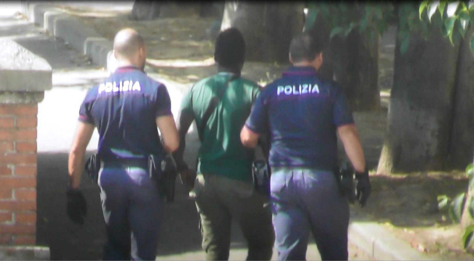 Smercio di droga all'ex "trammino": ecco come avvengono gli scambi 