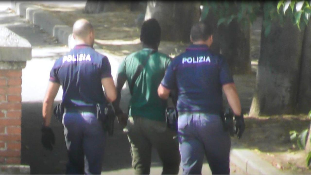 Smercio di droga all'ex "trammino": ecco come avvengono gli scambi