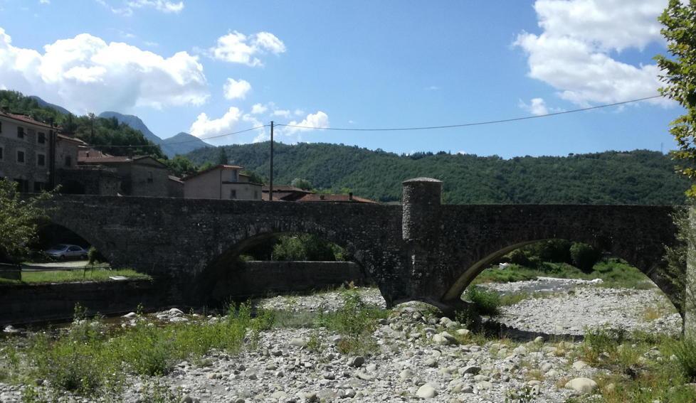 Procede veloce il restauro dell’antico ponte romano simbolo della comunità 