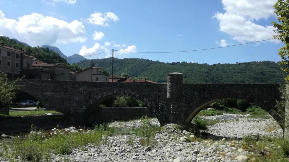 Procede veloce il restauro dell’antico ponte romano simbolo della comunità