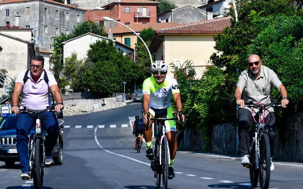 Scendi dal treno e inforchi la bici a pedalata assistita Arriva la mobilità “green”