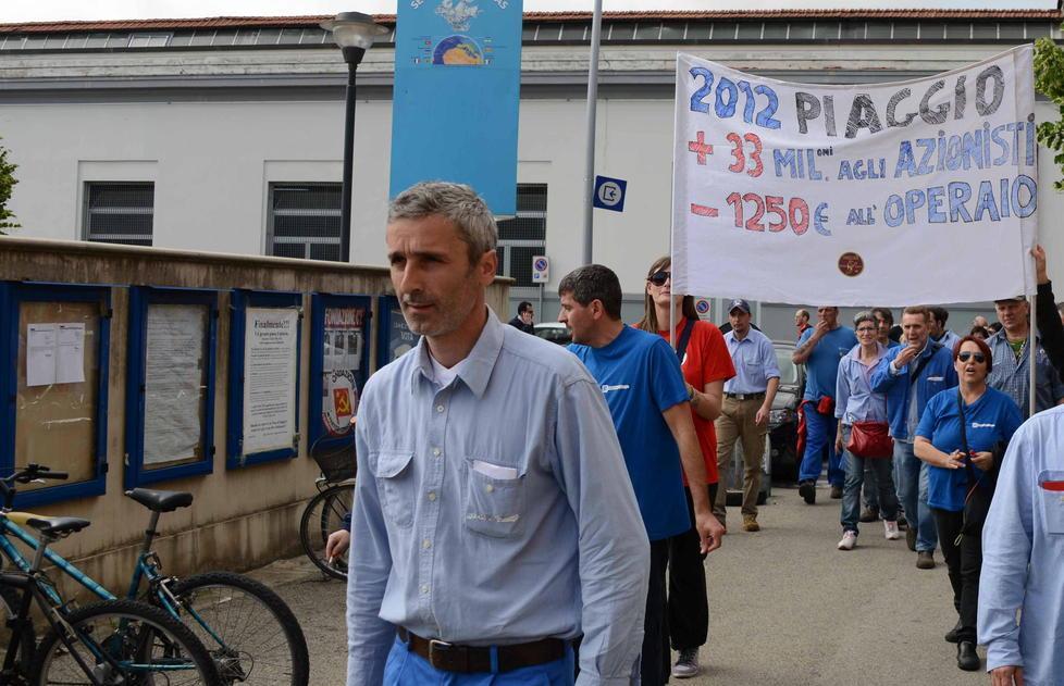 Sindacalista rischia sanzione Operai Fiom contro Piaggio 