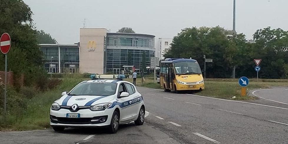 Schianto tra bus Seta e moto