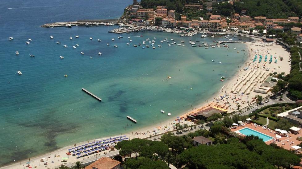 Marina di Campo si svela tra storia, bellezza e sapori