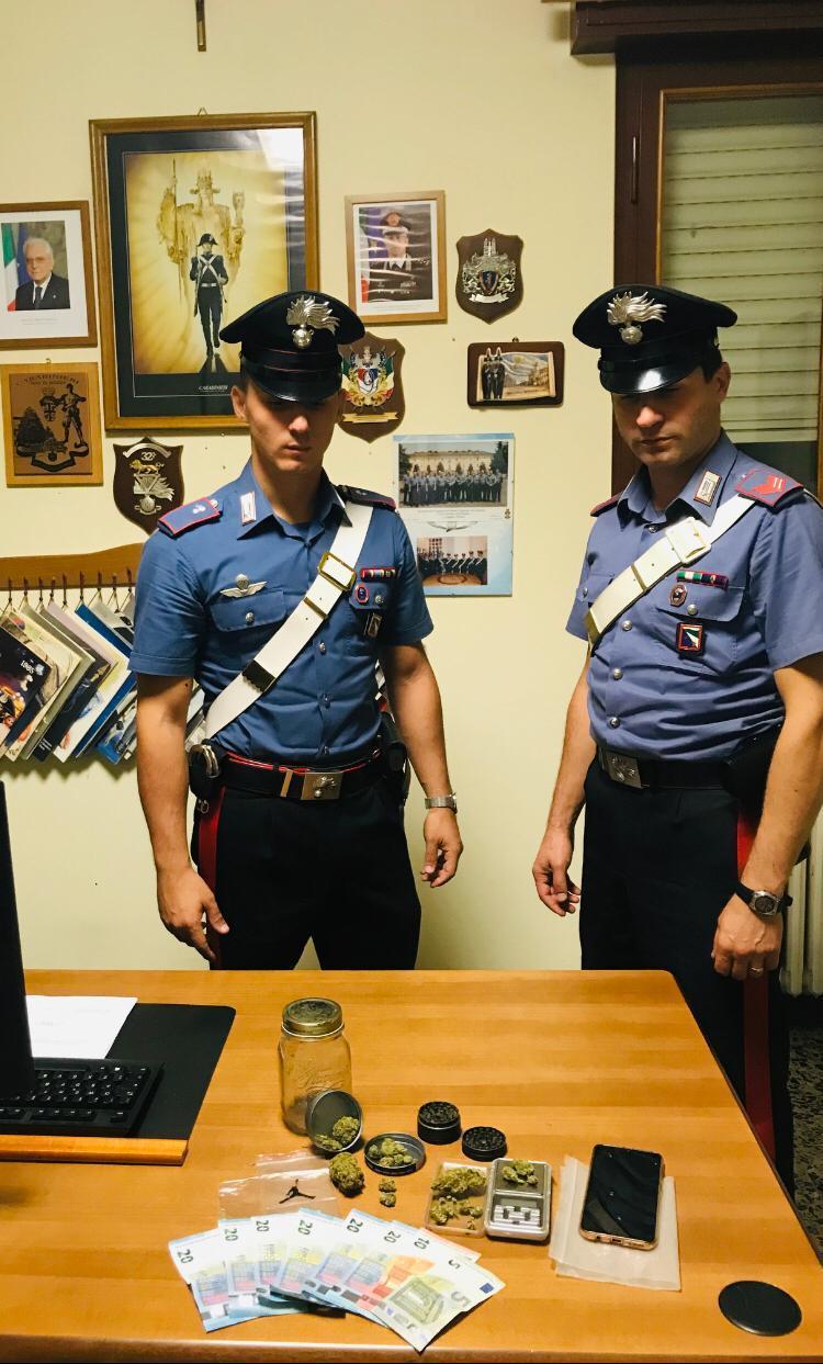 Mirandola, 17enne trovato con marijuana e bilancino di precisione