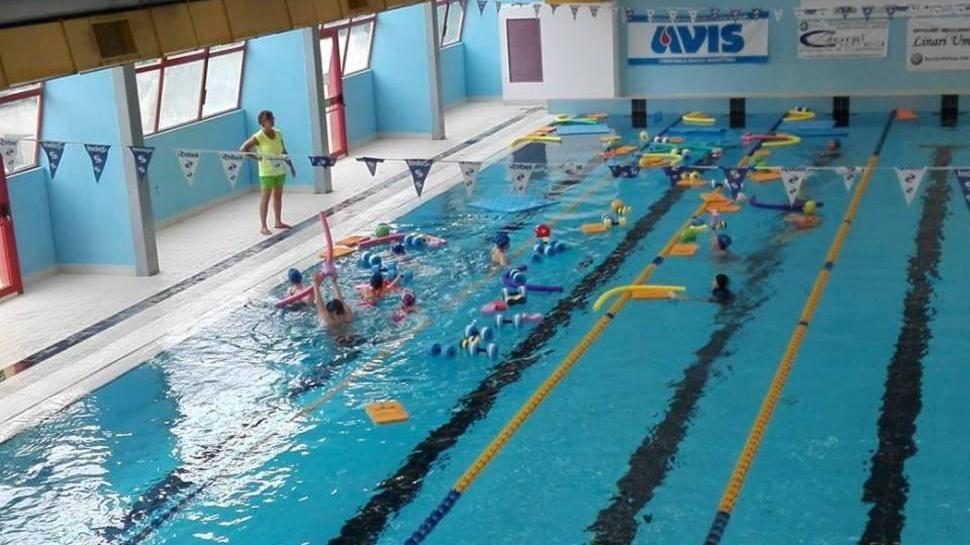 Riscaldamento della piscina, il Comune assicura «A breve i lavori»