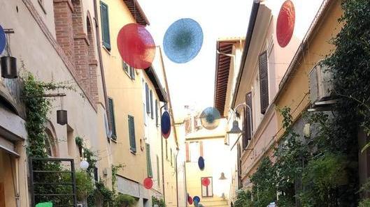Shopping sotto le stelle Ultima sera in centro con spettacolo in piazza