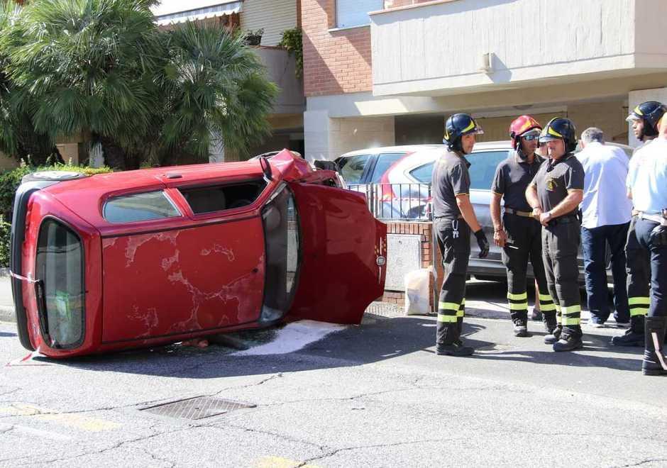 Si ribalta con l’auto: ferita