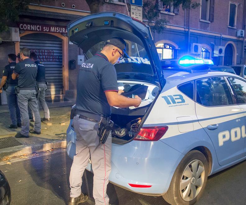 Un papà arrestato in via Nonantolana mentre spaccia shaboo 