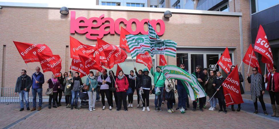 Coop sociali, accordo integrativo bocciato I sindacati: «Serve una somma aggiuntiva» 