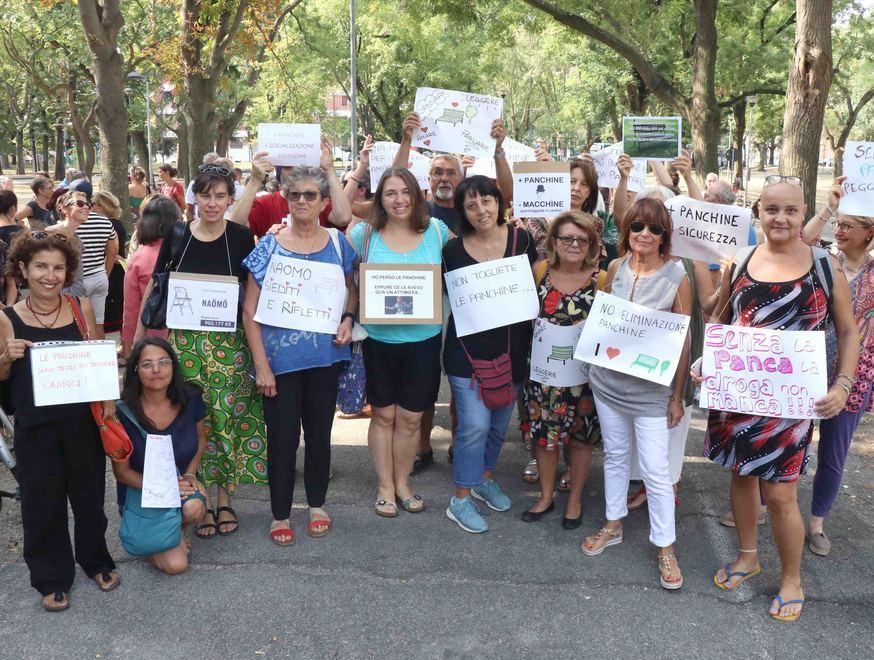 Panchine, ancora proteste 