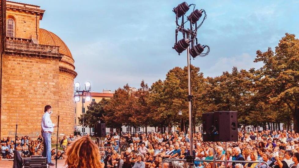 Dal fratello del Che a Rondelli e Covatta, Scenari di Quartiere porta l’arte in strada