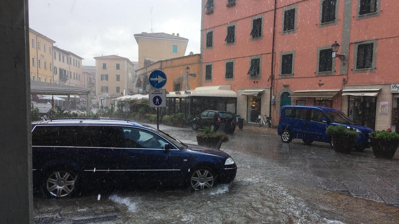 Acqua in piazza Cavour