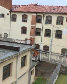 Picchiano il detenuto pedofilo, in tre rischiano il processo 