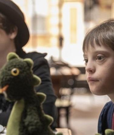 Dinosauri per il film che racconta la disabilità