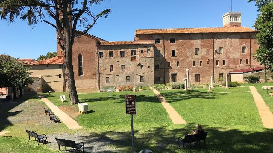 Un banchetto medievale nel giardino dell’archeologia
