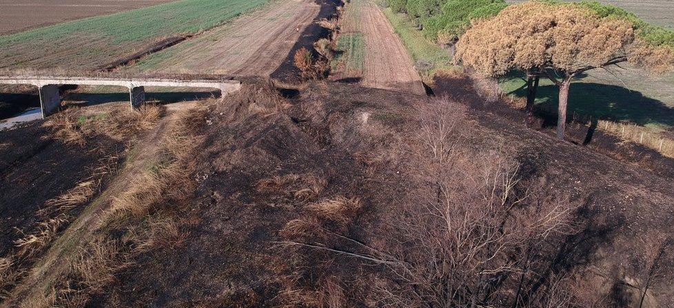 Due roghi vicino all’argine Appello alle istituzioni «Controllate le targhe» 