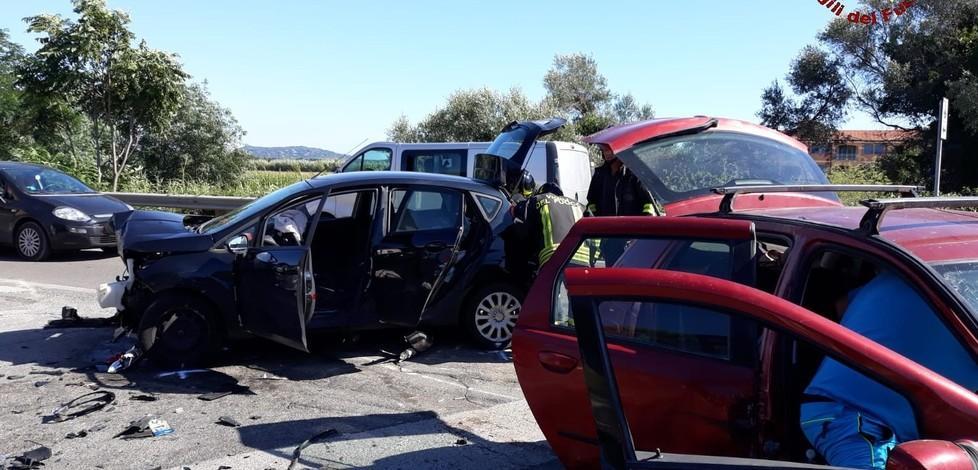 Scontro in via Nenni restano feriti donna e anziano 