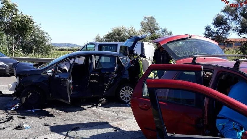 Scontro in via Nenni restano feriti donna e anziano