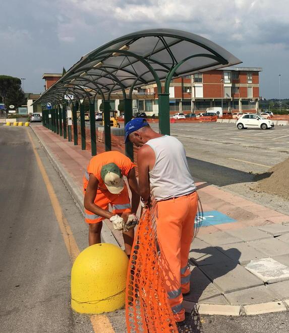 Più pensiline (sono tre) e spazi più ampi riservati agli autobus