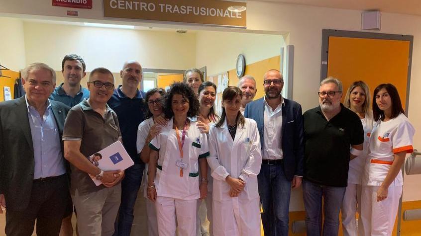 Foto di gruppo per la donazione di sangue effettuata da appartenenti all’amministrazione comunale