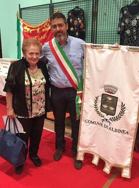 Gonfalone ricamato a mano Il regalo della signora Franca 