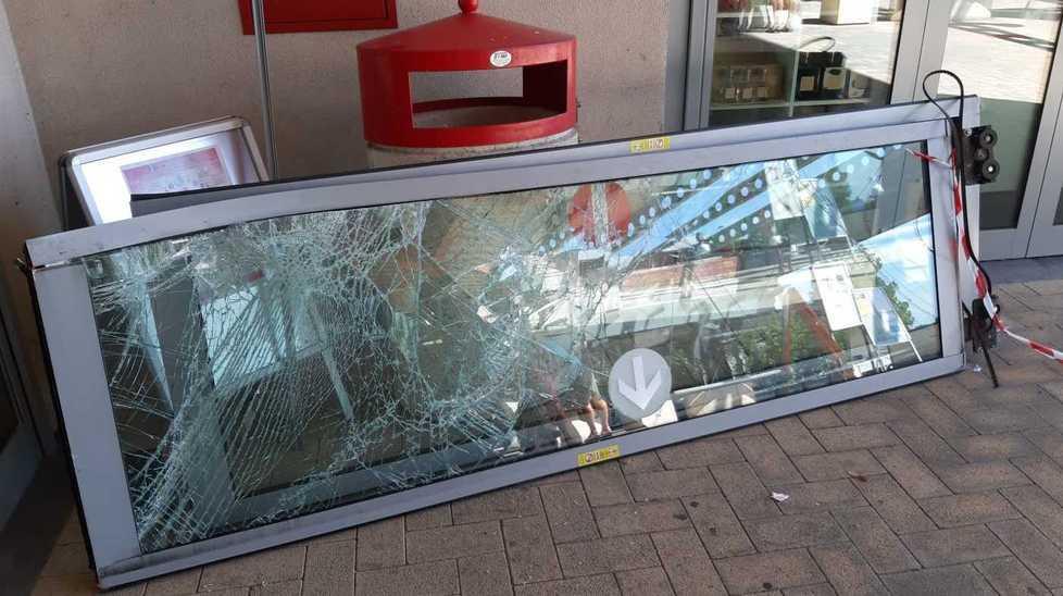 Auto come ariete alla Coop Salta l’assalto alla cassaforte 