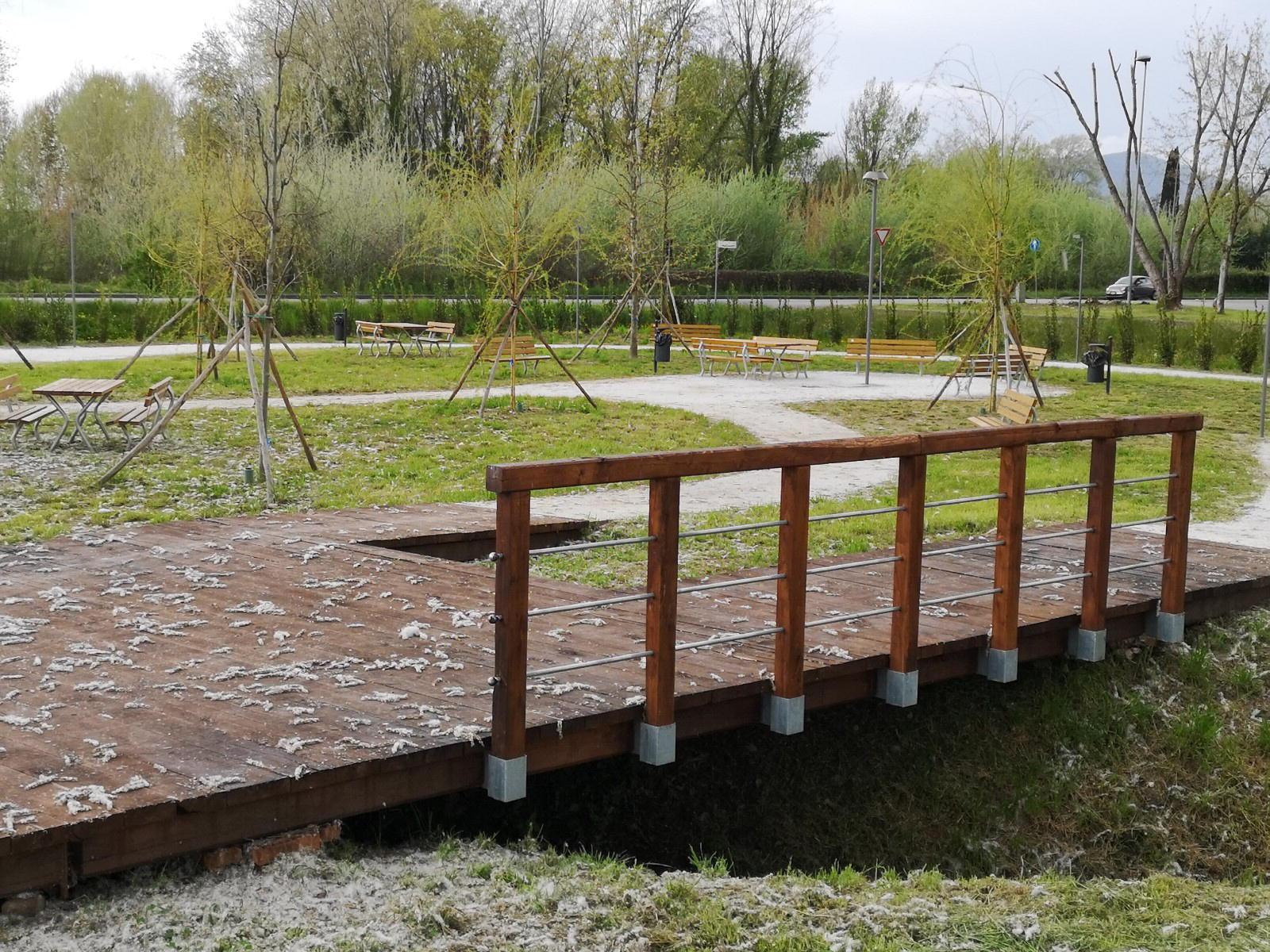 Il parco di via Matteotti teatro dell'aggressione