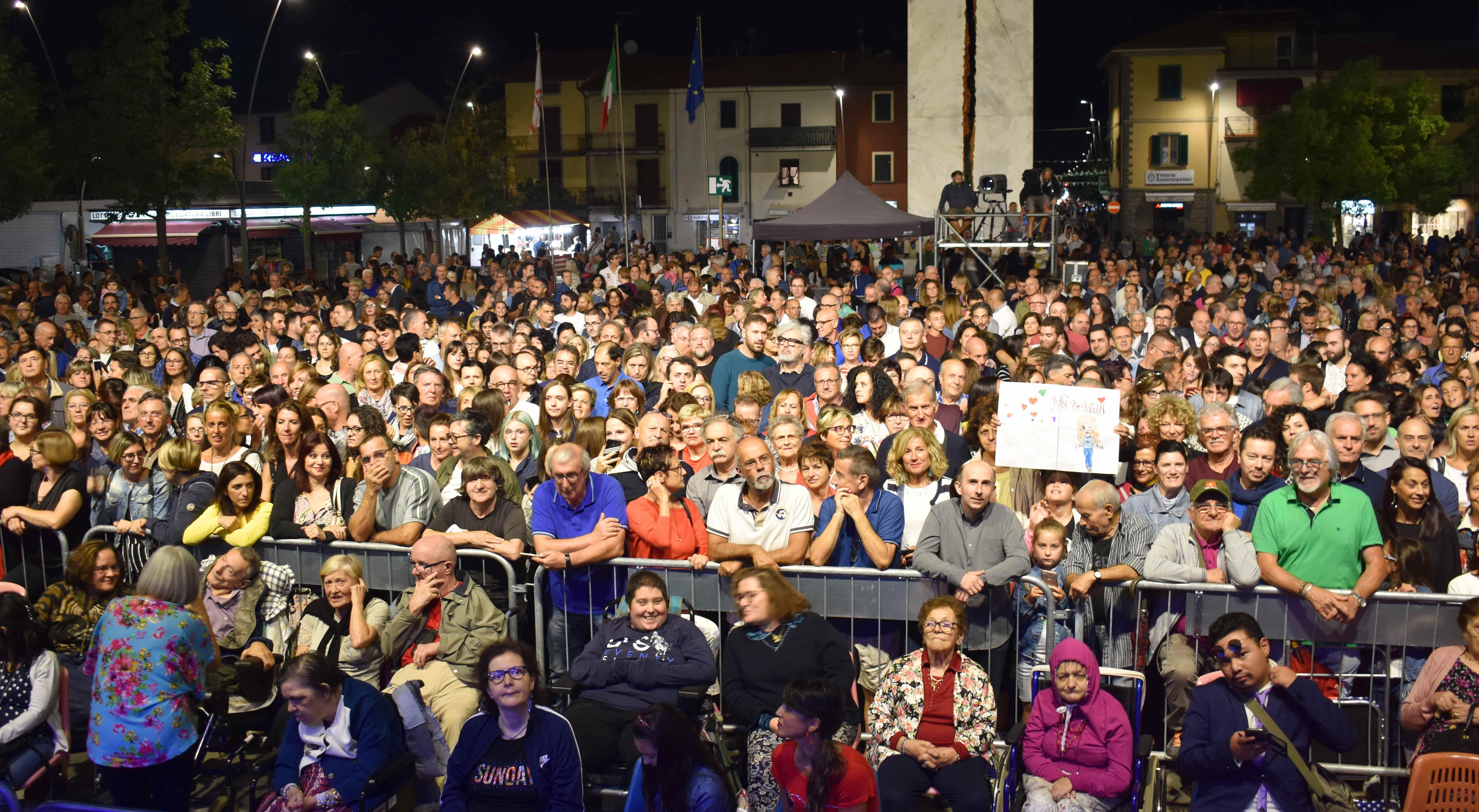Cinquemila in piazza a Quarrata per il concerto di Noemi