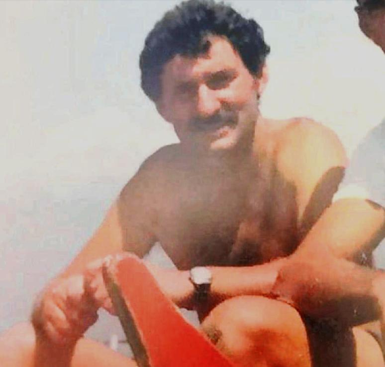 Addio a Gì il bagnino del Forte, bandiere a mezz’asta in spiaggia