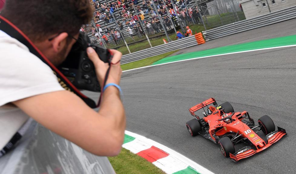 È febbre Ferrari a Monza: Leclerc davanti a tutti 