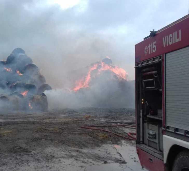 Fulmine sull’azienda Fiamme e gravi danni 