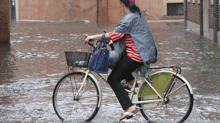 Fortunale senza freni E in mezz’ora la città si trasforma in Venezia