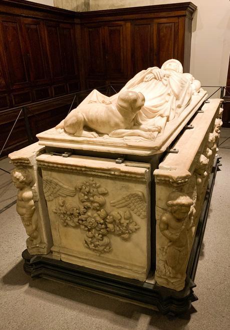 La bellezza di marmo di Ilaria che stregò Vasari, Liala e D’Annunzio 