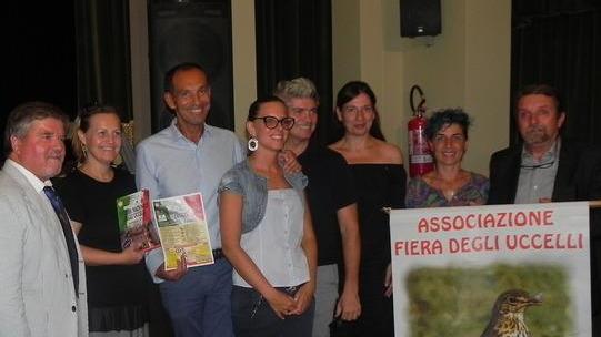 Fiera degli uccelli con disco-amarcord e sfida tra ballerini Di Vaira è la star