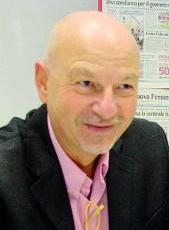 Holding, Paramucchi esce In stand by verde e farmacia 