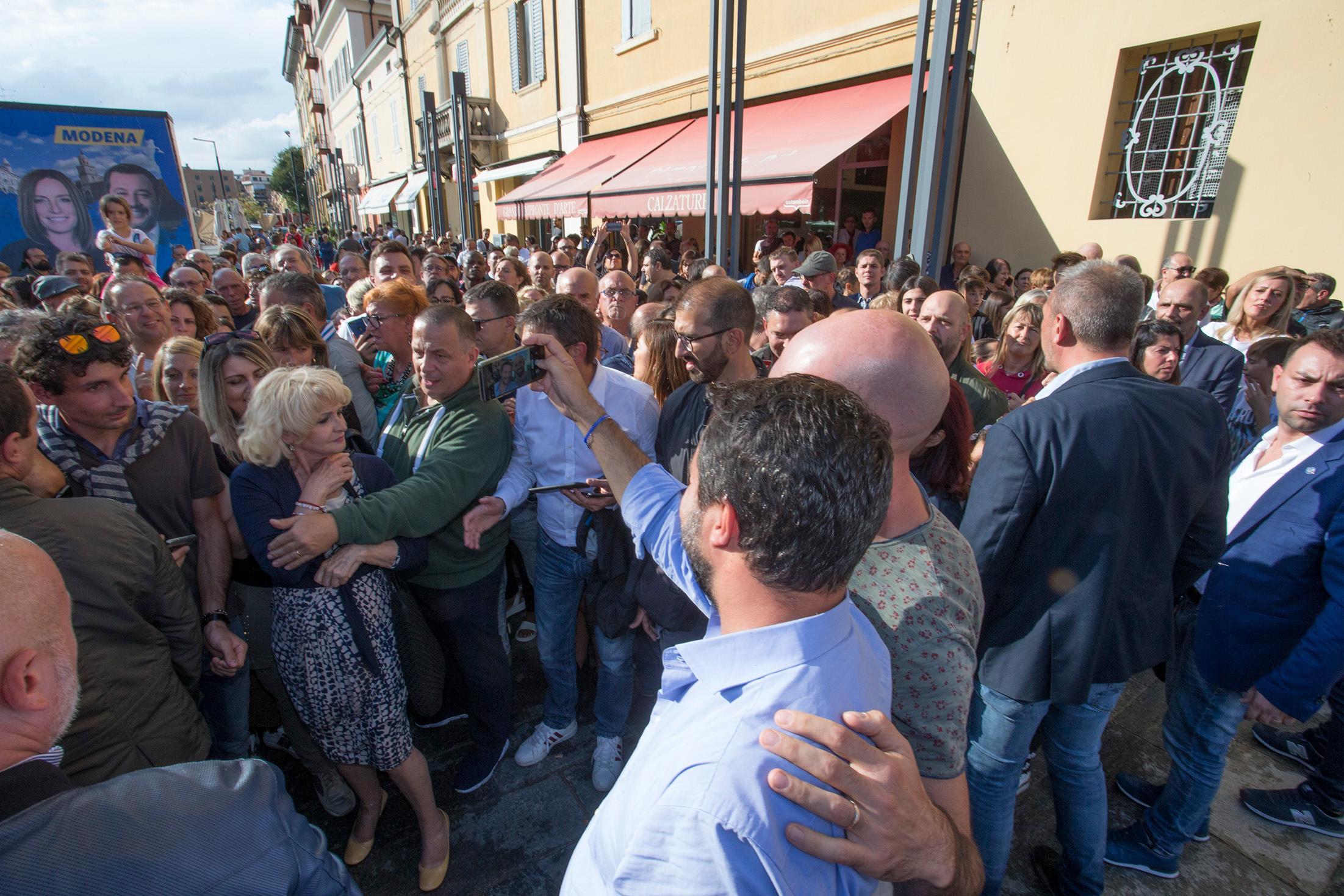 Vignola Comizio di Salvini durante Bambinopoli Duello politico tra Pd e sindaco 