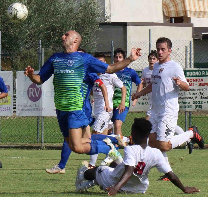 Gilli fermato fallosamente: sarà poi lui a fallire il calcio di rigore
