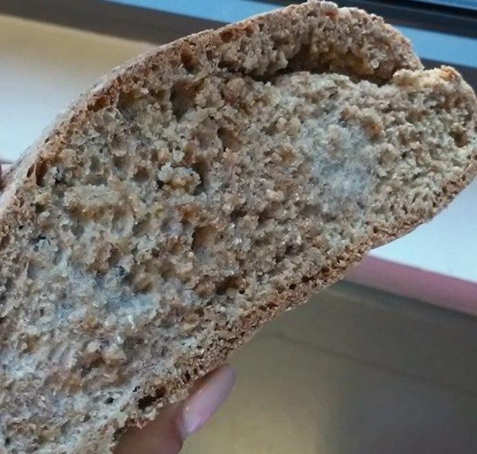 Pane ammuffito ai ricoverati dell'ospedale di Lucca