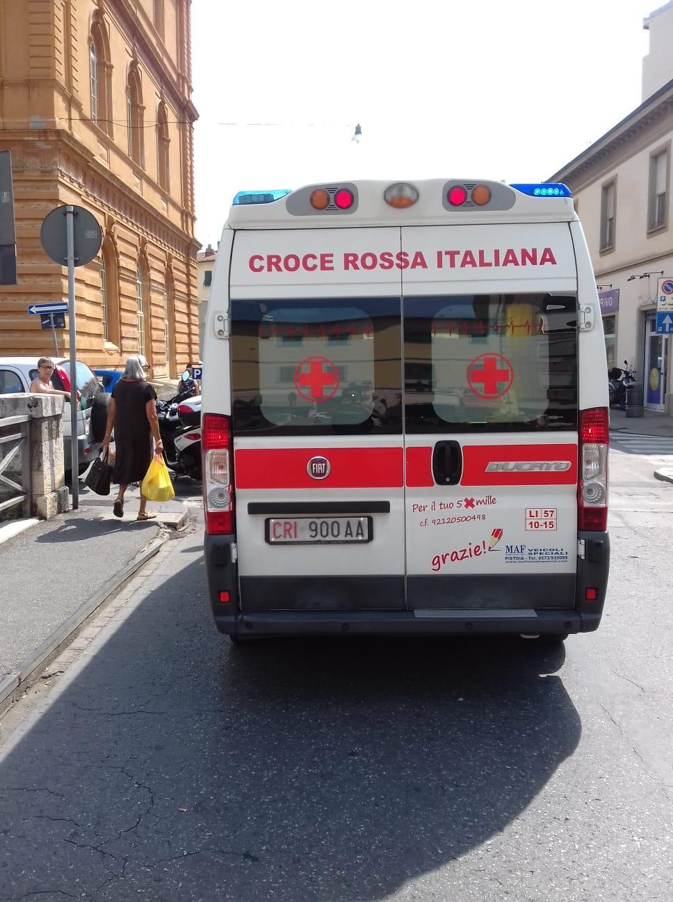 Un'ambulanza della Croce rossa italiana (foto d'archivio)