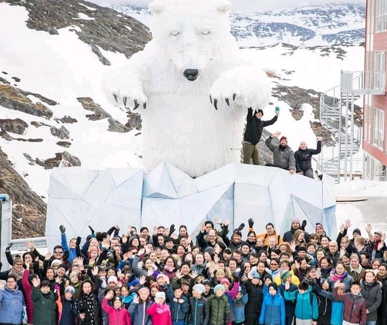 L’orso polare firmato Lebigre sfila in Groenlandia per l’ambiente