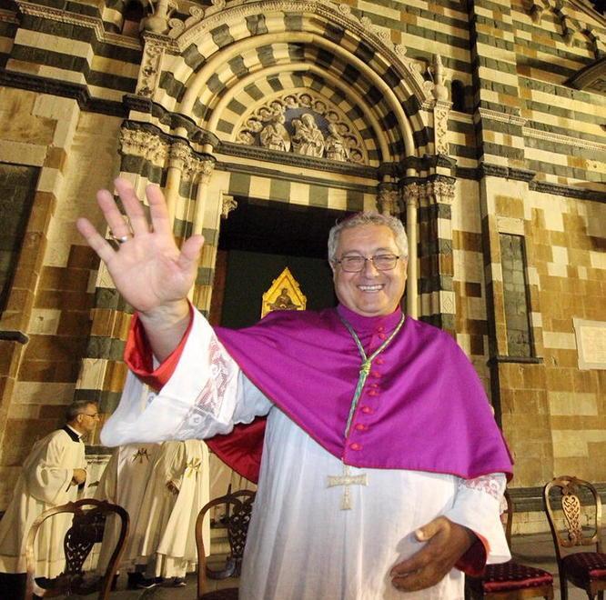 Meno sbandieratori e più cavalli al Corteggio che ha riempito il centro 