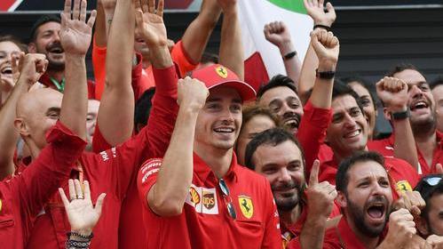 Leclerc è un gigante: diventa il re di Monza E il popolo Ferrari ora torna a sognare