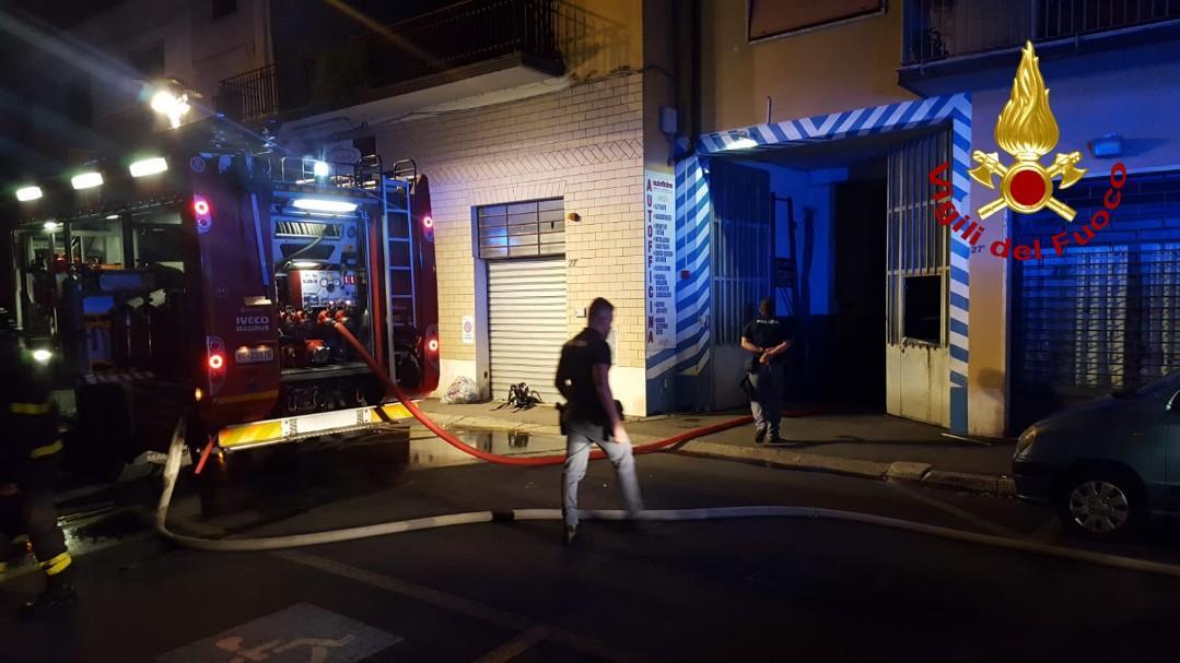 La carrozzeria interessata dall'incendio