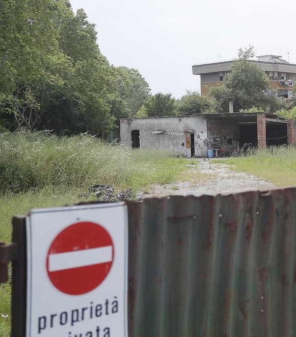 L’area di Porta a Lucca di proprietà della comunità islamica: anche lì è previsto un parcheggio (foto Muzzi)