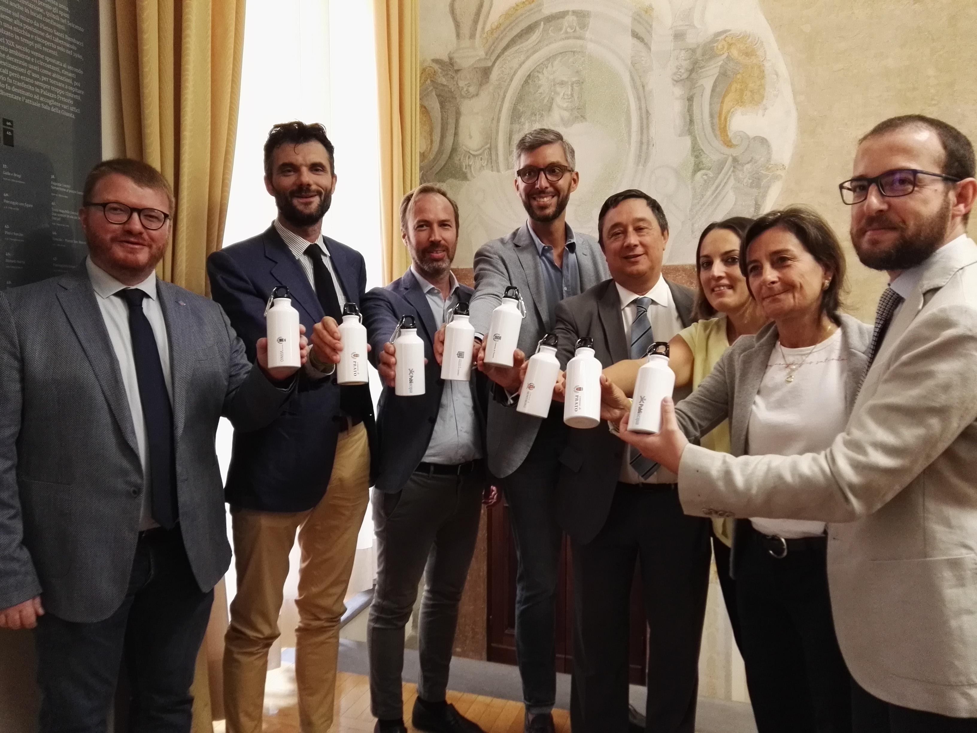 Presentata l'iniziativa di Publiacqua nelle scuole primarie pratesi per dire addio alle bottiglie di plastica