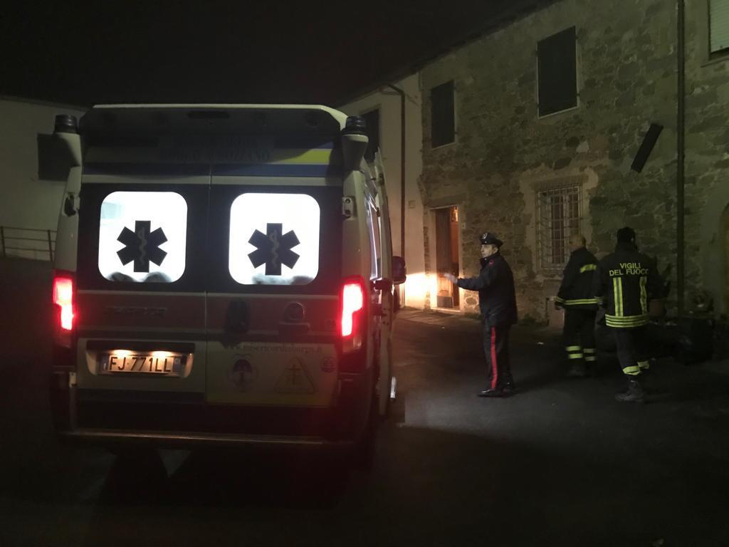 Un intervento di 118, vigili del fuoco e carabinieri (foto d'archivio)
