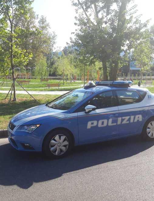 La polizia: divieto di avvicinamento per il padrone del cane 